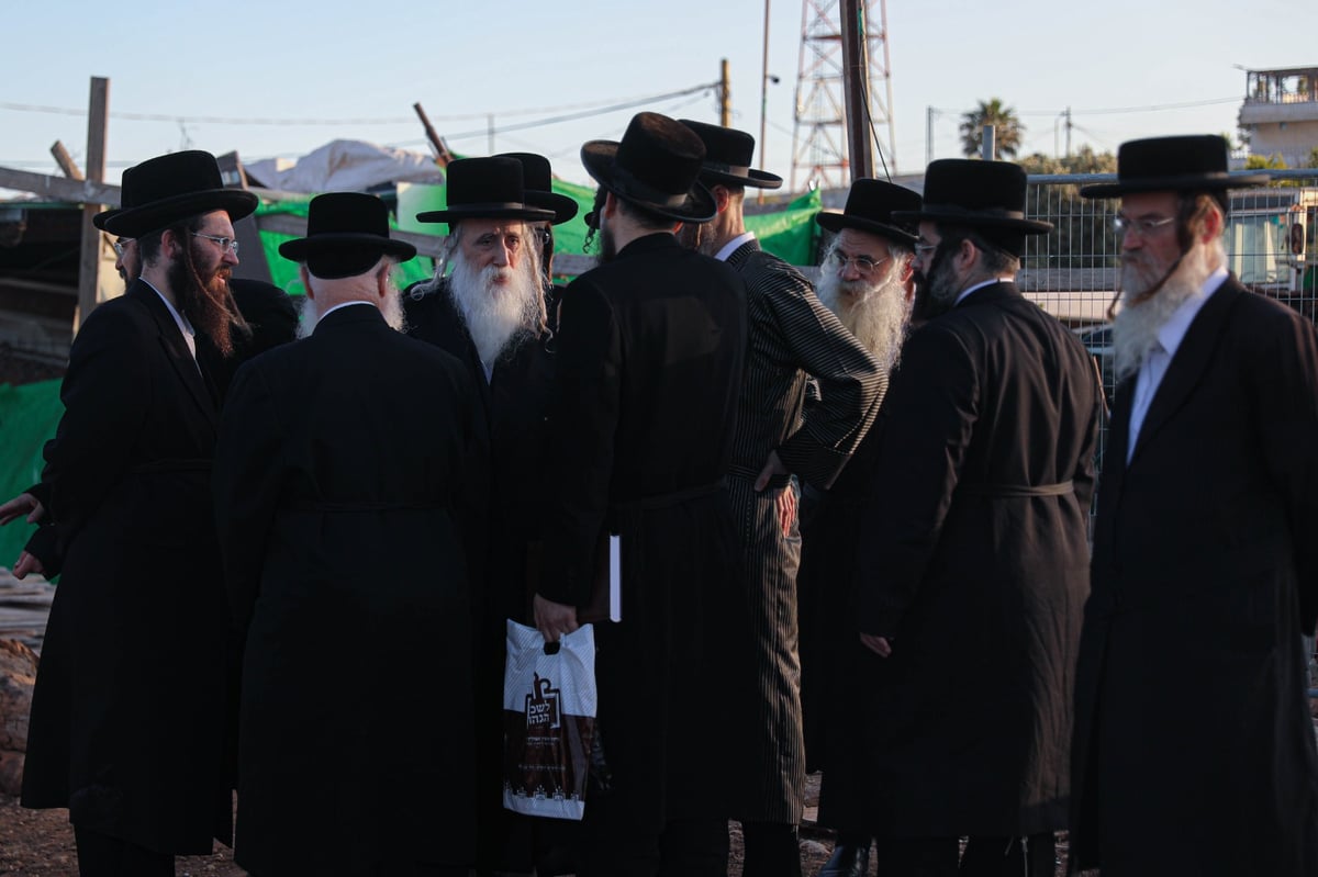 האדמו"ר ממכנובקא-בעלזא ב"ראשית הגז" • תיעוד