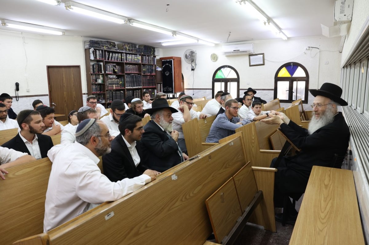 כשהפוסק שר עם האמריקנים; "תודה לך ה'"