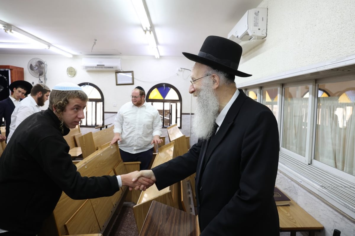 כשהפוסק שר עם האמריקנים; "תודה לך ה'"