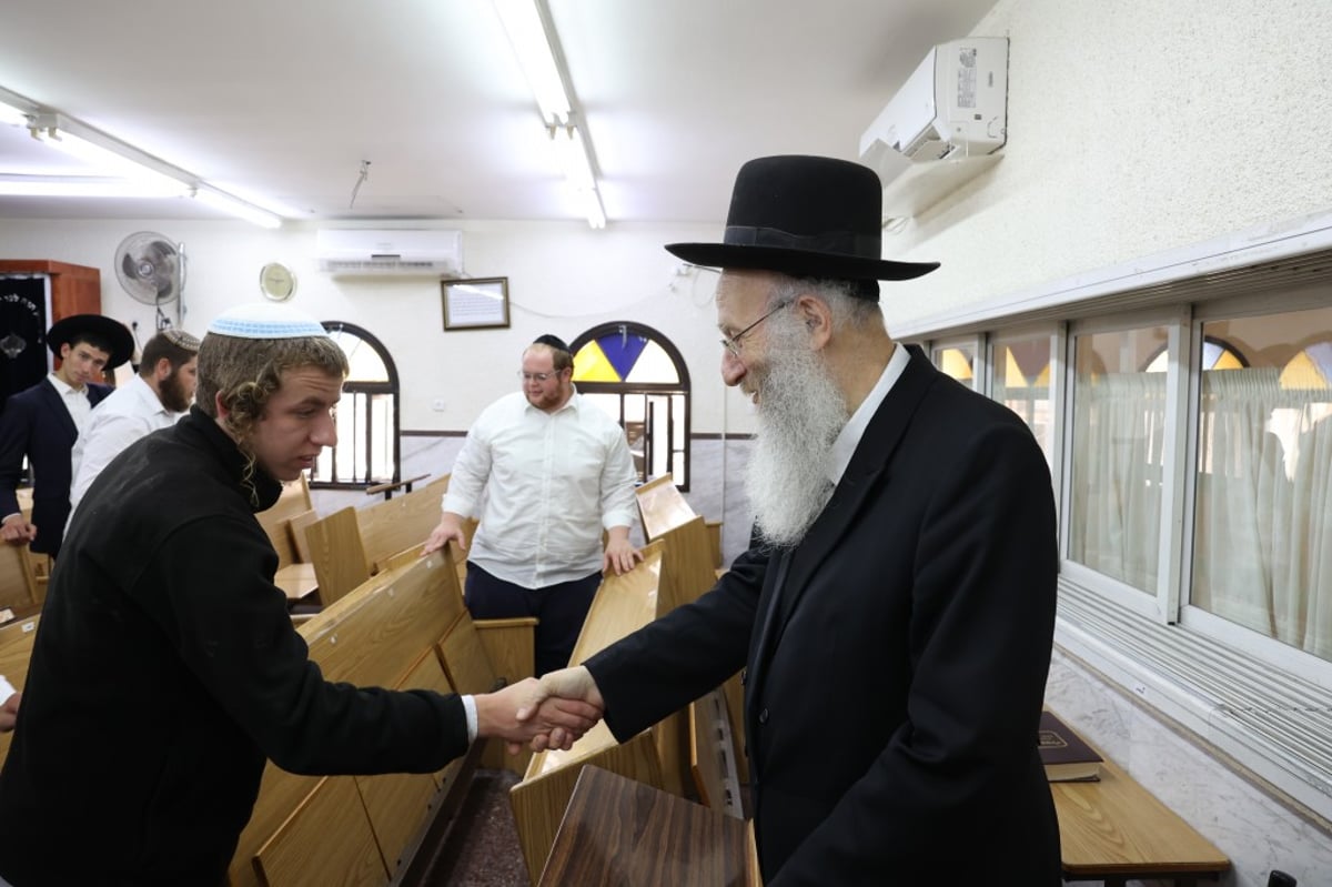 כשהפוסק שר עם האמריקנים; "תודה לך ה'"