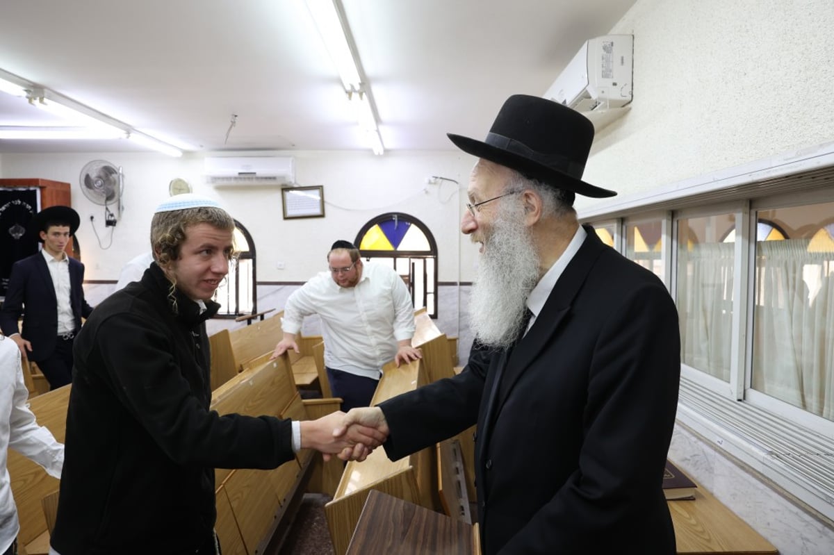 כשהפוסק שר עם האמריקנים; "תודה לך ה'"