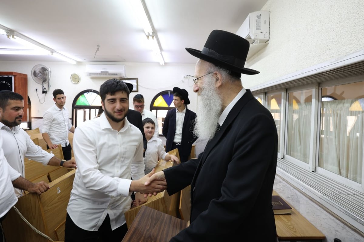 כשהפוסק שר עם האמריקנים; "תודה לך ה'"