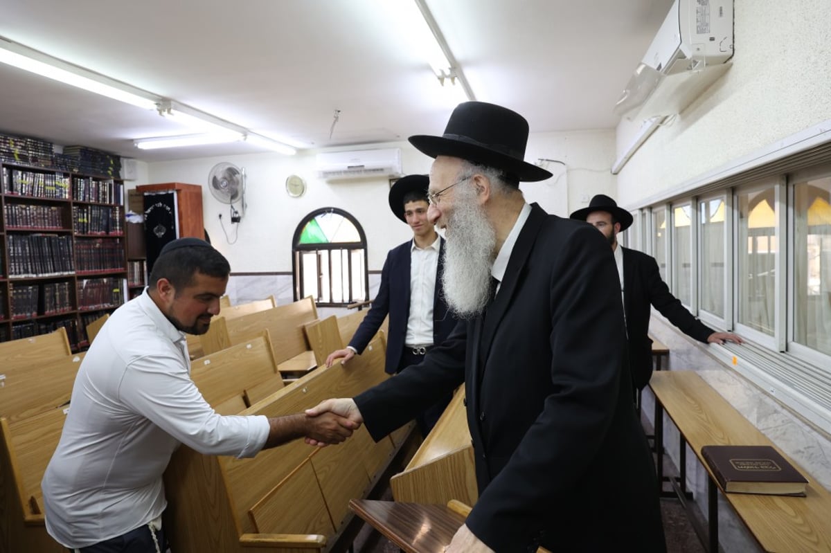 כשהפוסק שר עם האמריקנים; "תודה לך ה'"