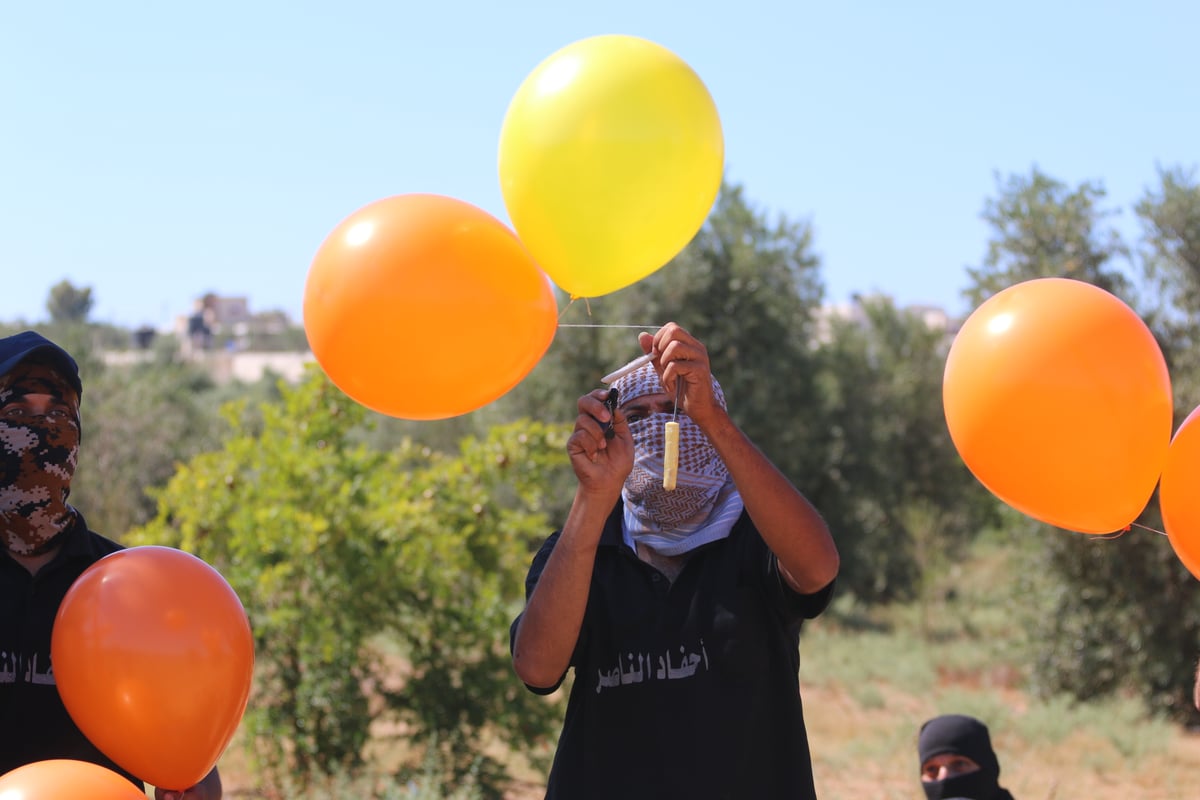 כך מכינים בלוני תבערה; צפו בתיעוד מעזה