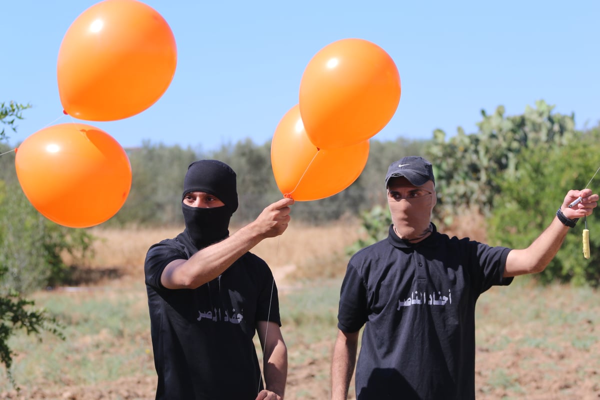 כך מכינים בלוני תבערה; צפו בתיעוד מעזה