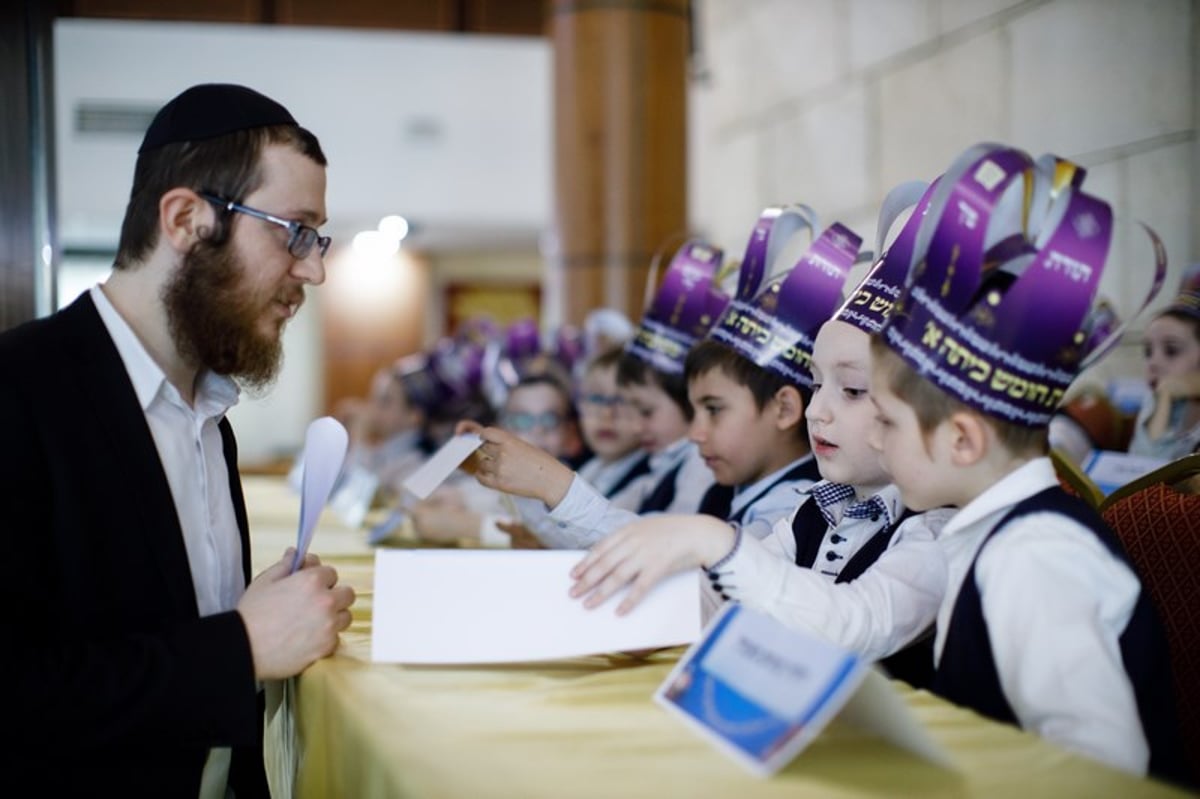 מסיבת חומש לתלמידי כיתה א' בת"ת "חדר מנחם" במוסקבה