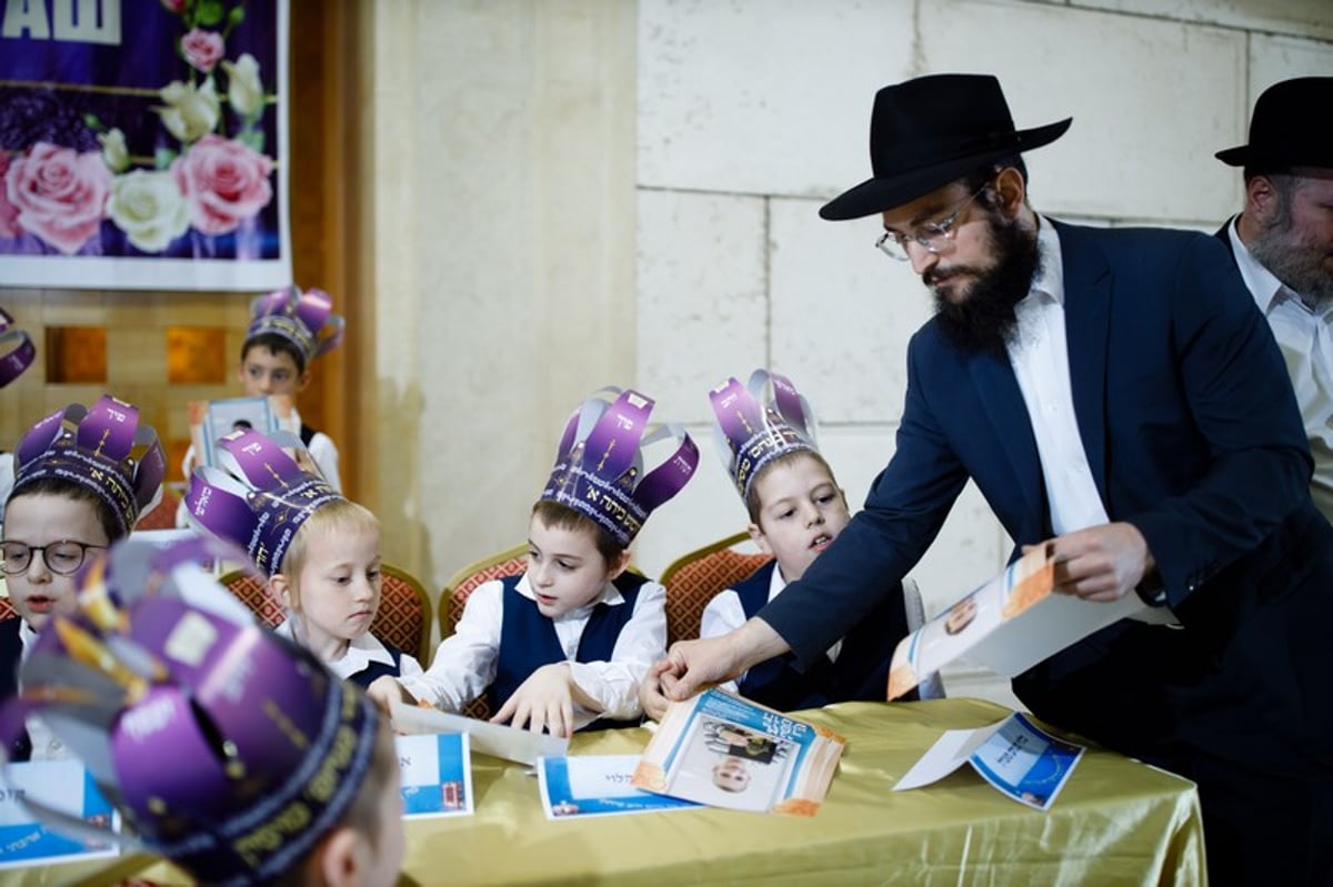 מסיבת חומש לתלמידי כיתה א' בת"ת "חדר מנחם" במוסקבה