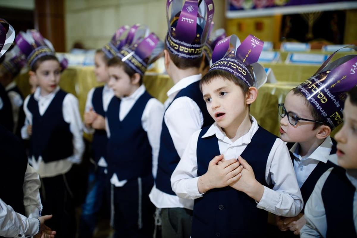 מסיבת חומש לתלמידי כיתה א' בת"ת "חדר מנחם" במוסקבה