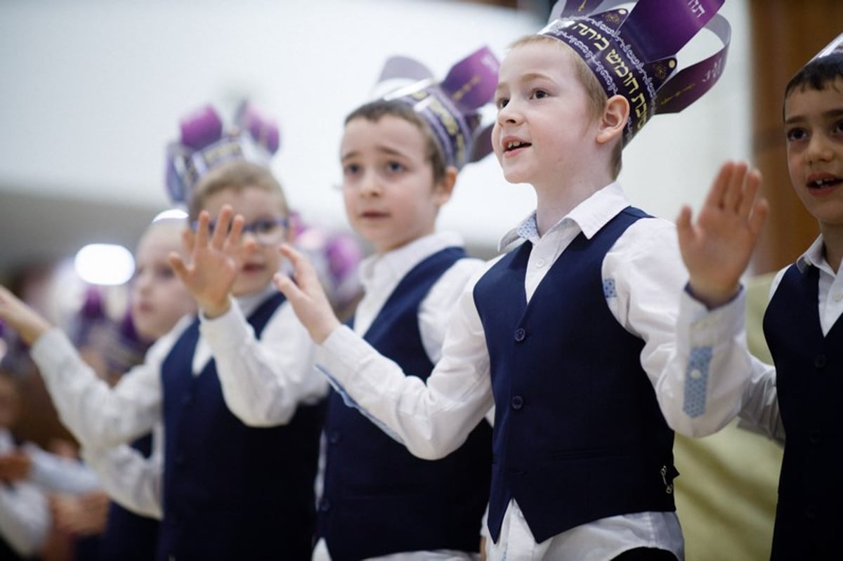 מסיבת חומש לתלמידי כיתה א' בת"ת "חדר מנחם" במוסקבה