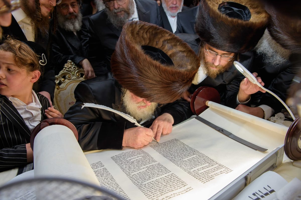 תיעוד: האדמו"ר מויז'ניץ בביקור בזק בלונדון