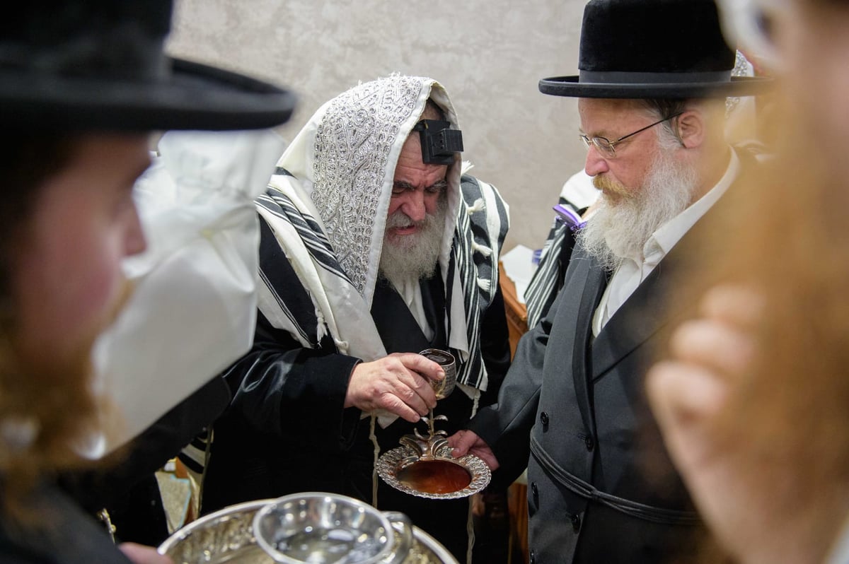 תיעוד: האדמו"ר מויז'ניץ בביקור בזק בלונדון