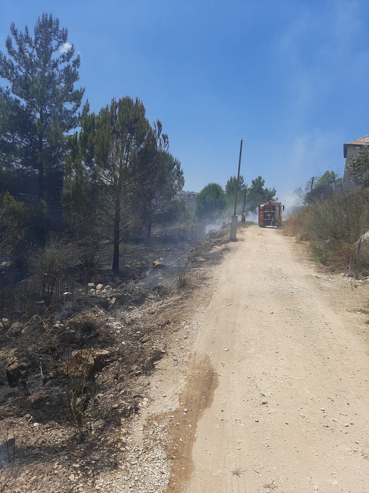 שריפה בשכונה החרדית; בחורים פינו ילדי מעון