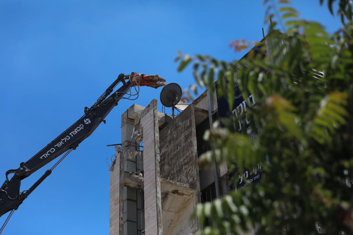 'בניין הטלוויזיה' נהרס / צפו בגלריה מהשטח