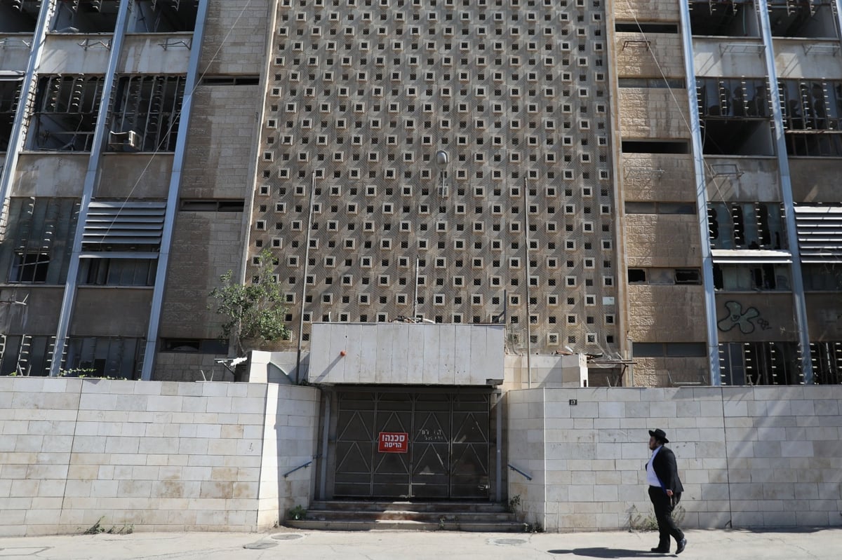 'בניין הטלוויזיה' נהרס / צפו בגלריה מהשטח