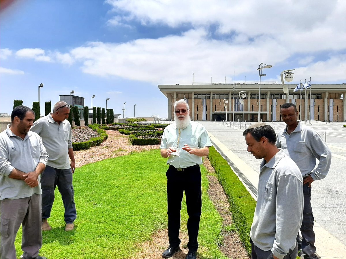 עם הרב אפרתי: הכנסת נערכת לשנת השמיטה