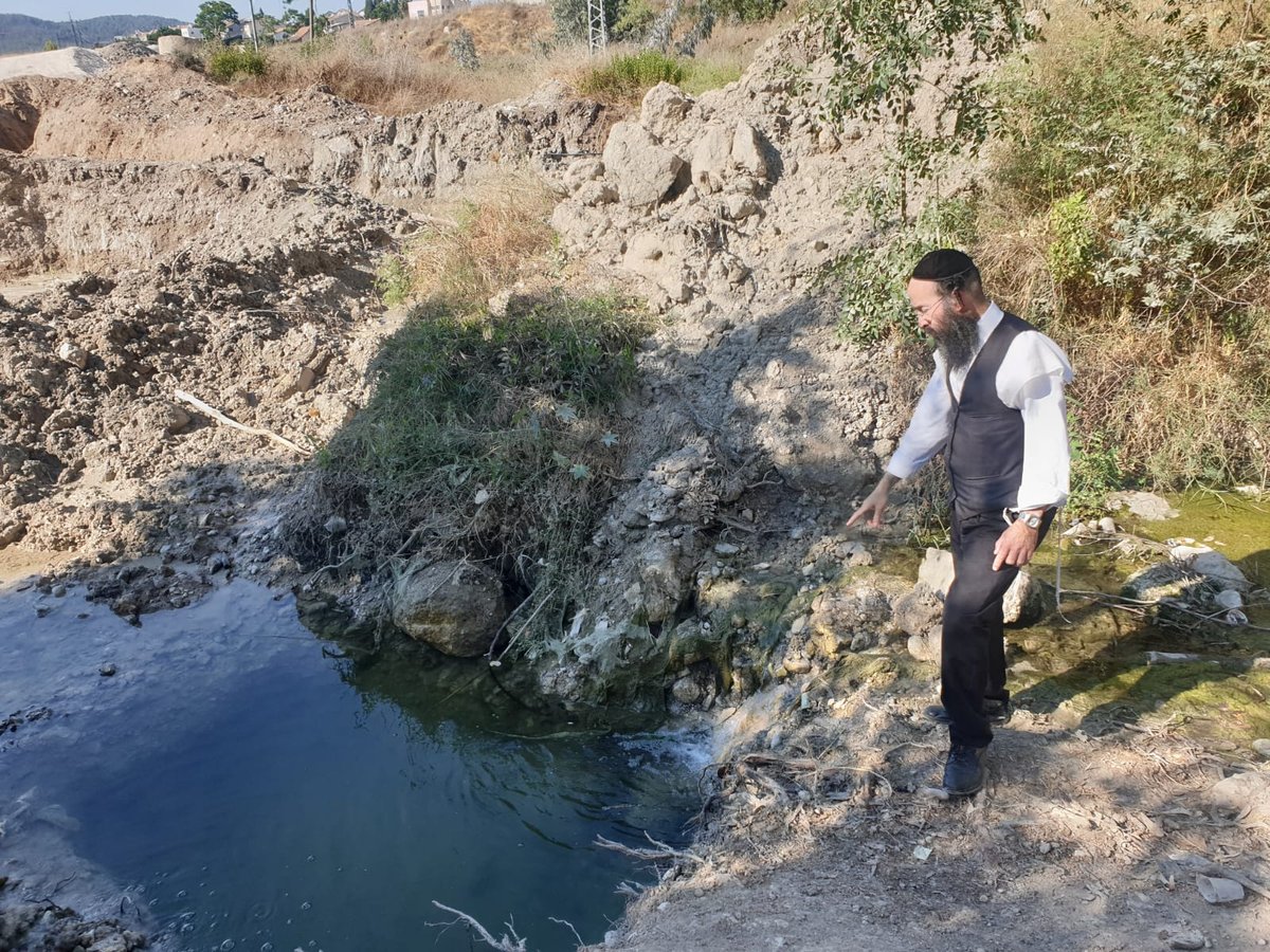 קאפ בפתחו של הבור בו טבע הנער