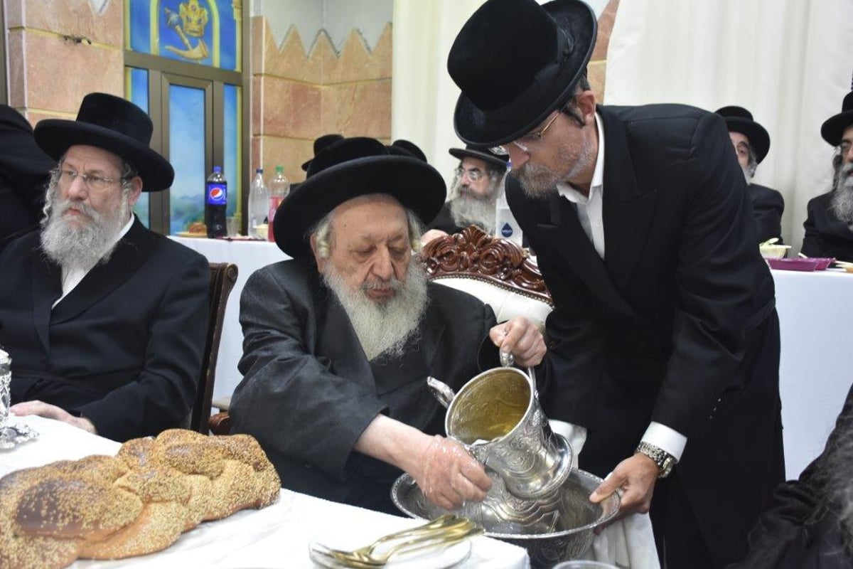 במוצאי הצום: 'טיש יארצייט' בחסידות נאראל