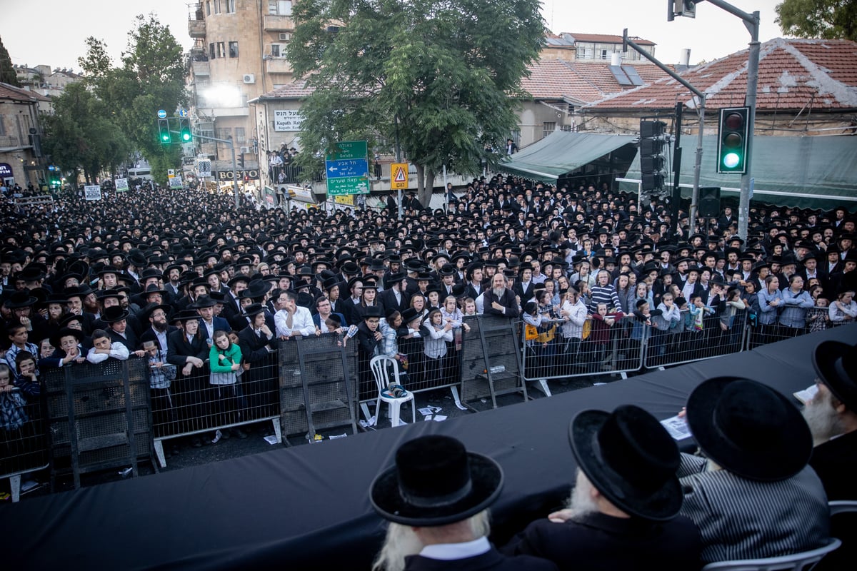 בעצרת על כבוד הגאב"ד - מחאה על כבוד הראב"ד