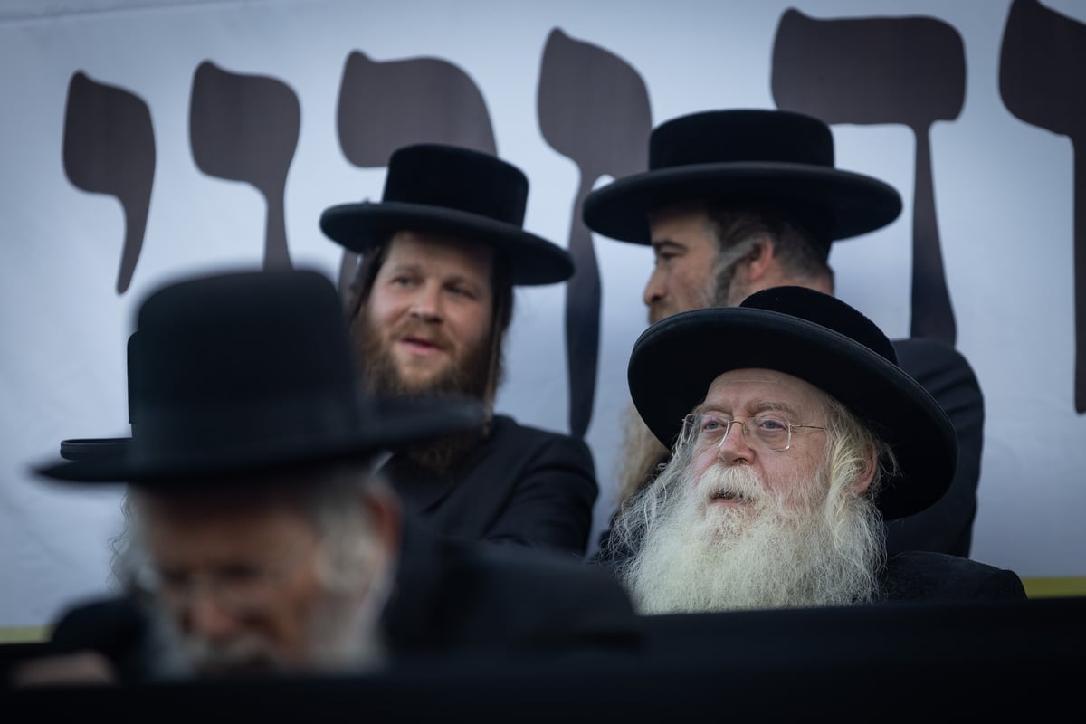 בעצרת על כבוד הגאב"ד - מחאה על כבוד הראב"ד