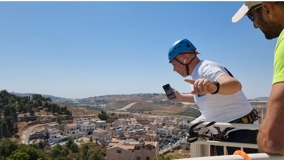 כזה עוד לא היה: שידור תוך גלישה בסנפלינג