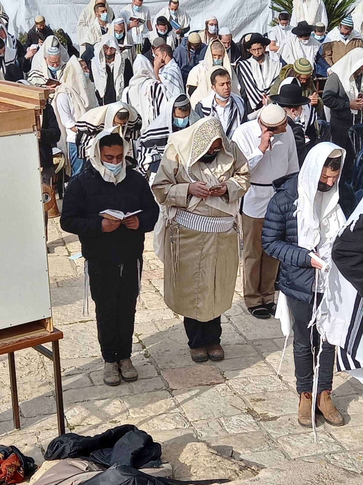 האישה לא מסכימה? כך ה'מודרנים' לבשו קפטן