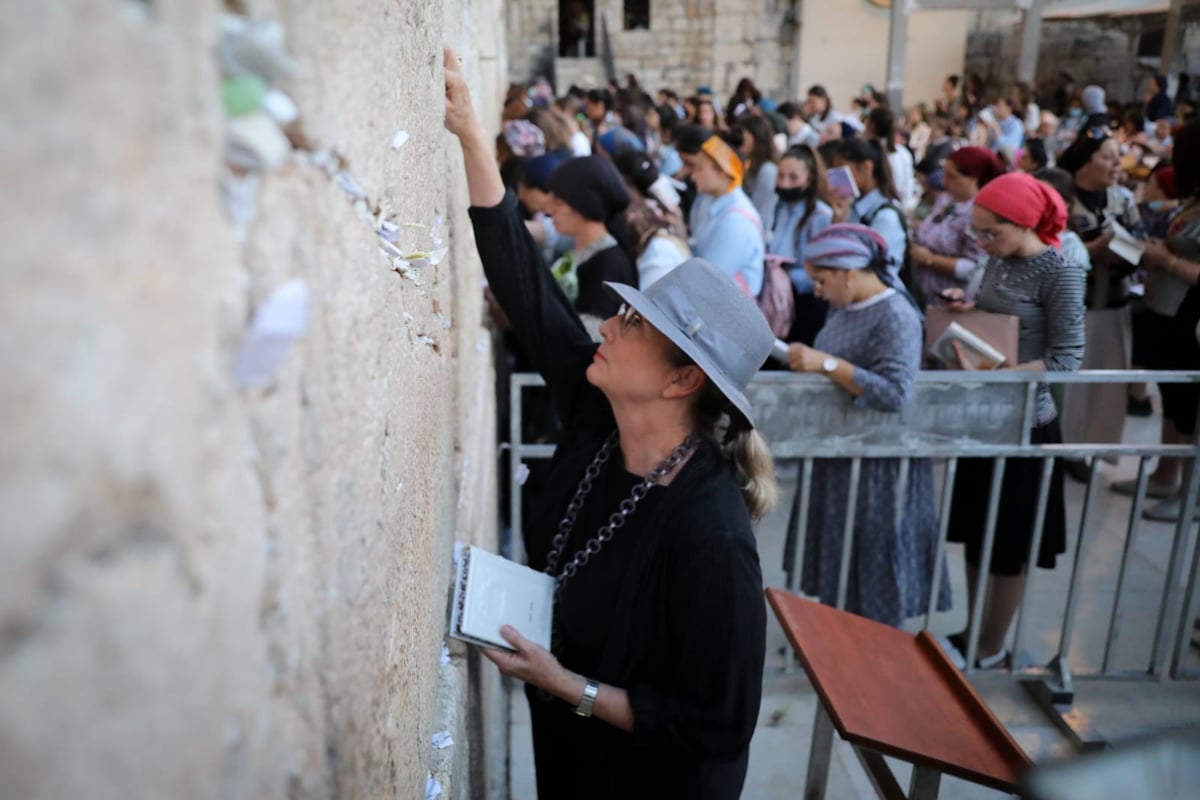 הנשיא הנבחר יצחק הרצוג התפלל בכותל וקרא לאחדות