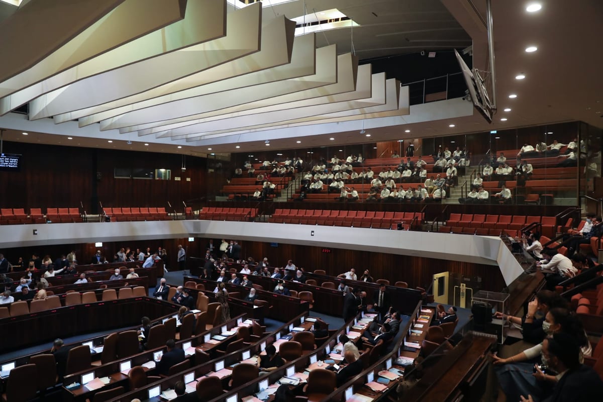 הלילה הסוער בכנסת בעדשת צלם 'כיכר' • גלריה