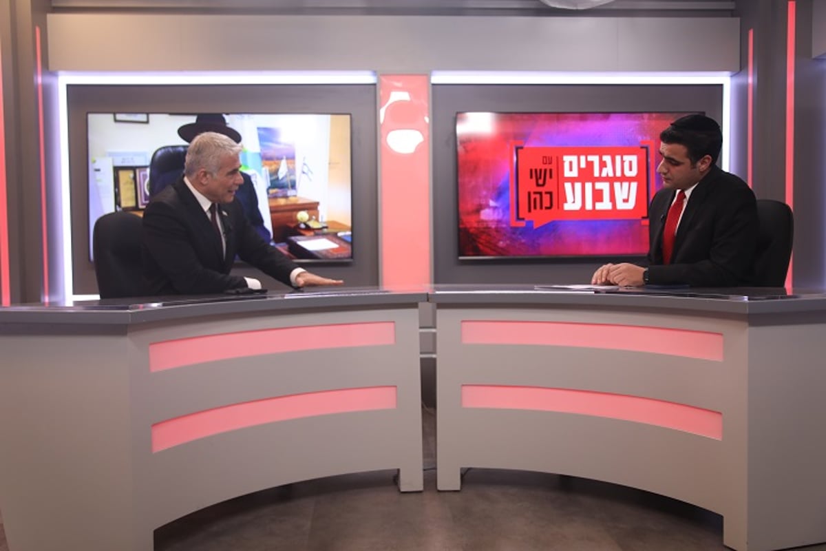 יאיר לפיד בריאיון מיוחד באולפן 'כיכר השבת' • צפו