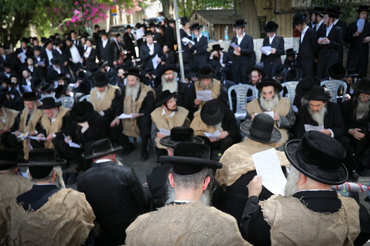 במחאת הרכבת בבר אילן: שק ואפר ו'תיקון'