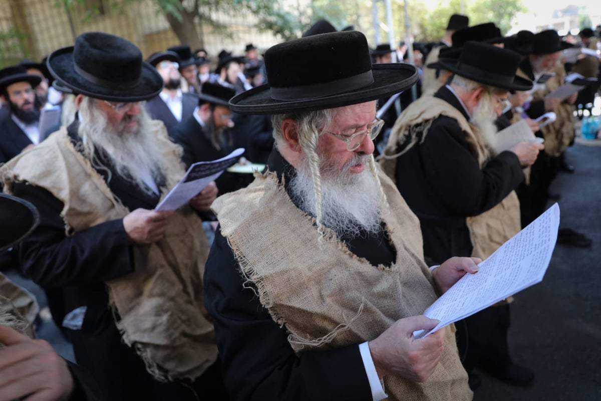 במחאת הרכבת בבר אילן: שק ואפר ו'תיקון'