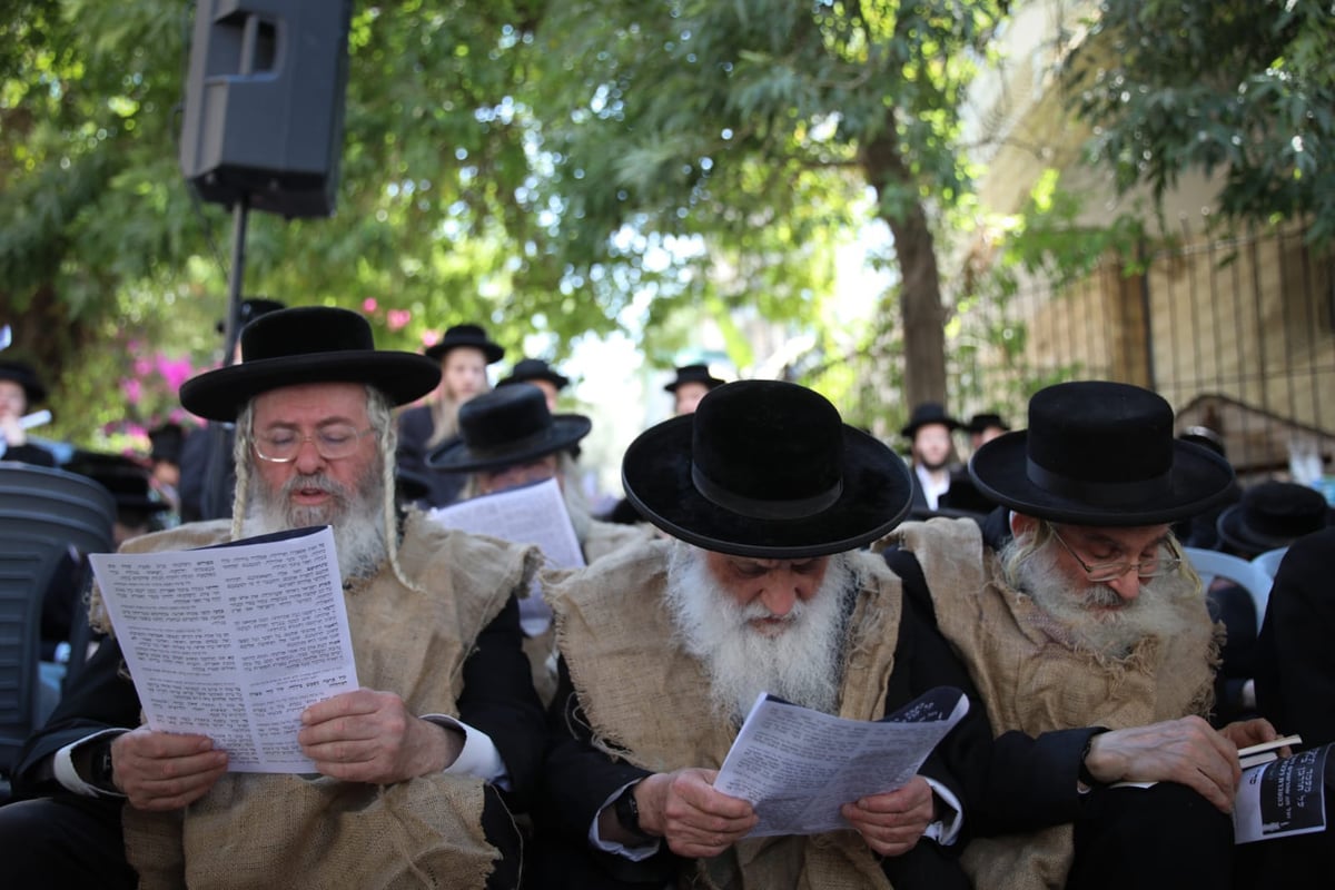 במחאת הרכבת בבר אילן: שק ואפר ו'תיקון'