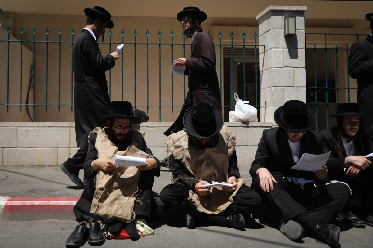 במחאת הרכבת בבר אילן: שק ואפר ו'תיקון'