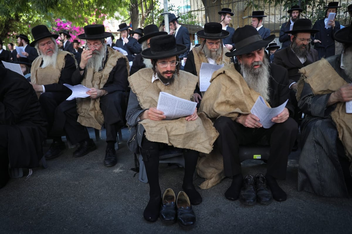 במחאת הרכבת בבר אילן: שק ואפר ו'תיקון'