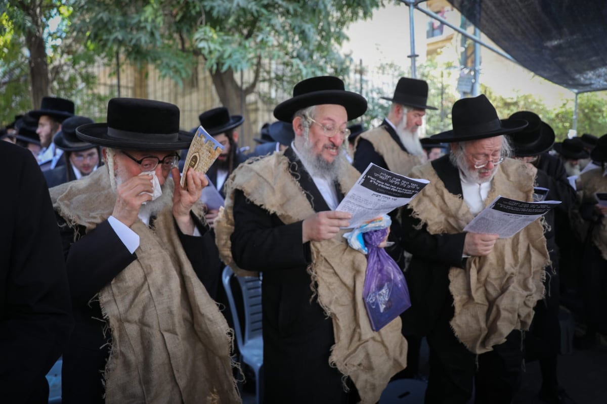 במחאת הרכבת בבר אילן: שק ואפר ו'תיקון'