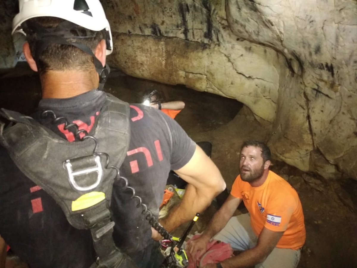 במהלך טיול במערת חריטון: חסיד גור נפל מגובה רב - וחולץ