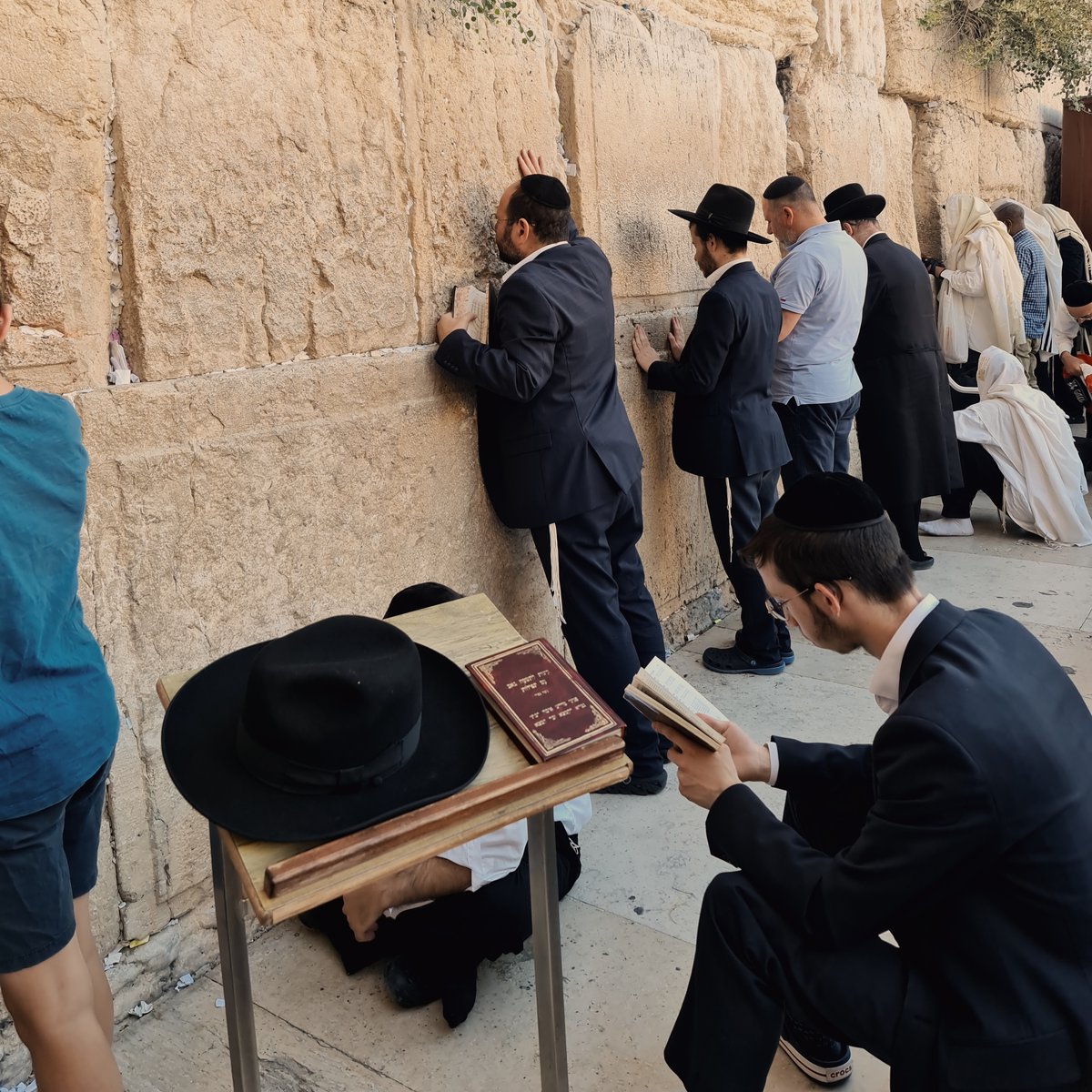 לפנות בוקר בכותל המערבי