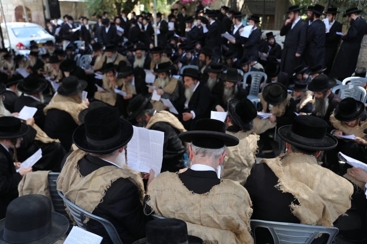 במחאת הרכבת בבר אילן: שק ואפר ו'תיקון'