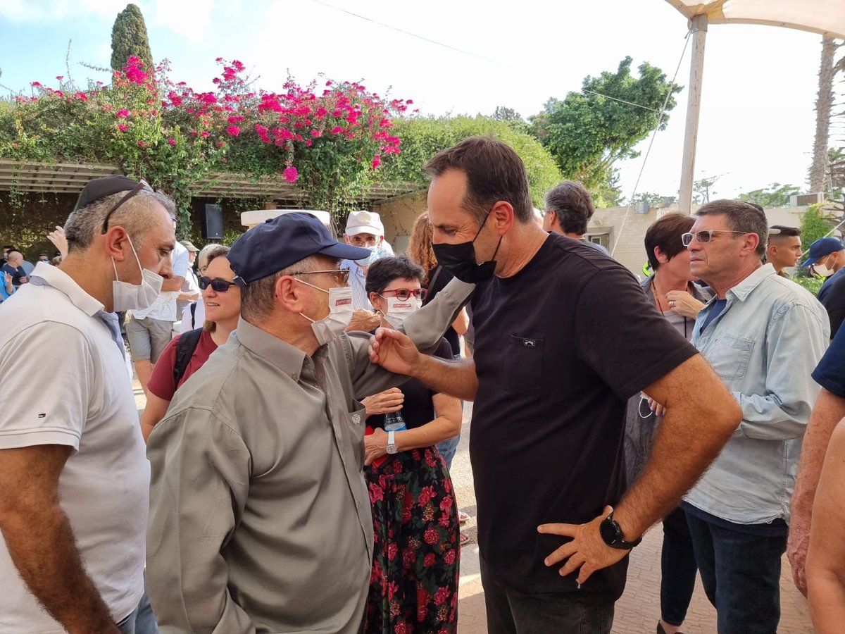 בכירי התקשורת ליוו את רוני דניאל למנוחות