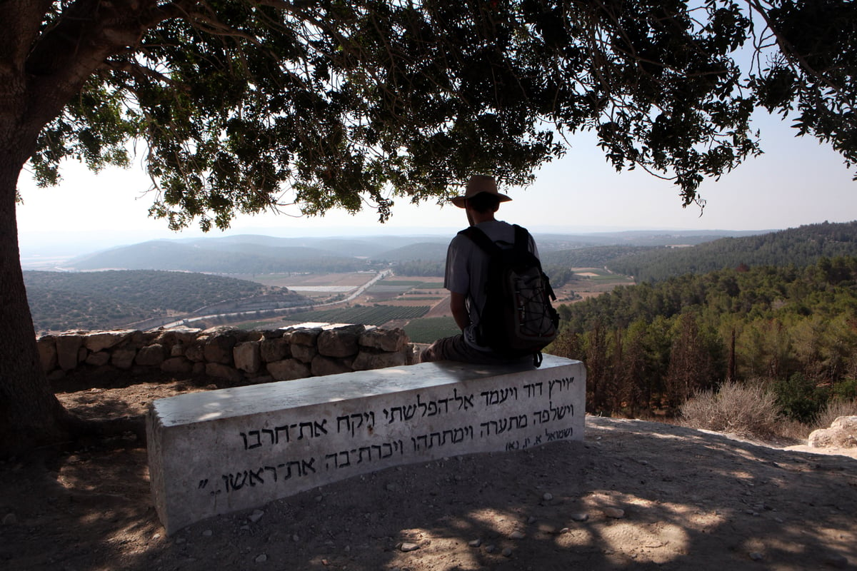 טיול לבין הזמנים: הנוף המרהיב ב'תל עזקה'