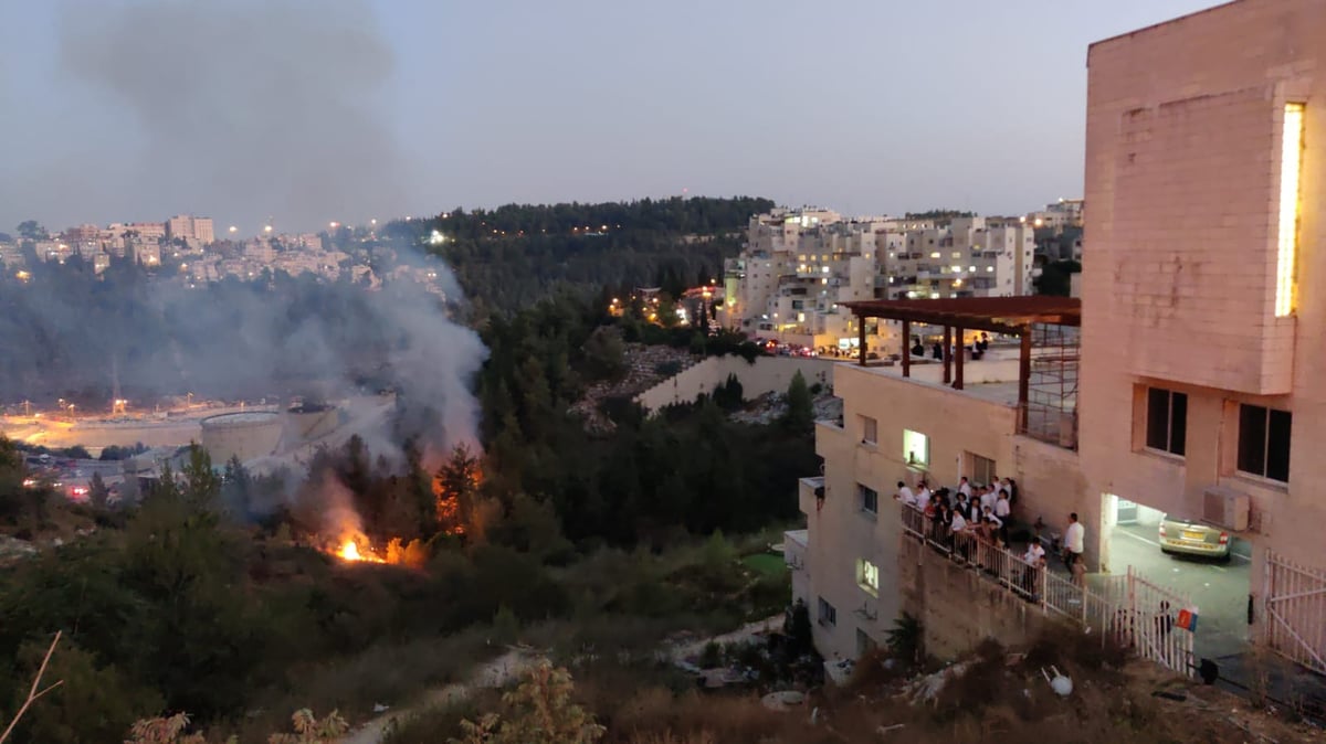 שריפה בשכונת הר נוף; תושבים פונו מבתים