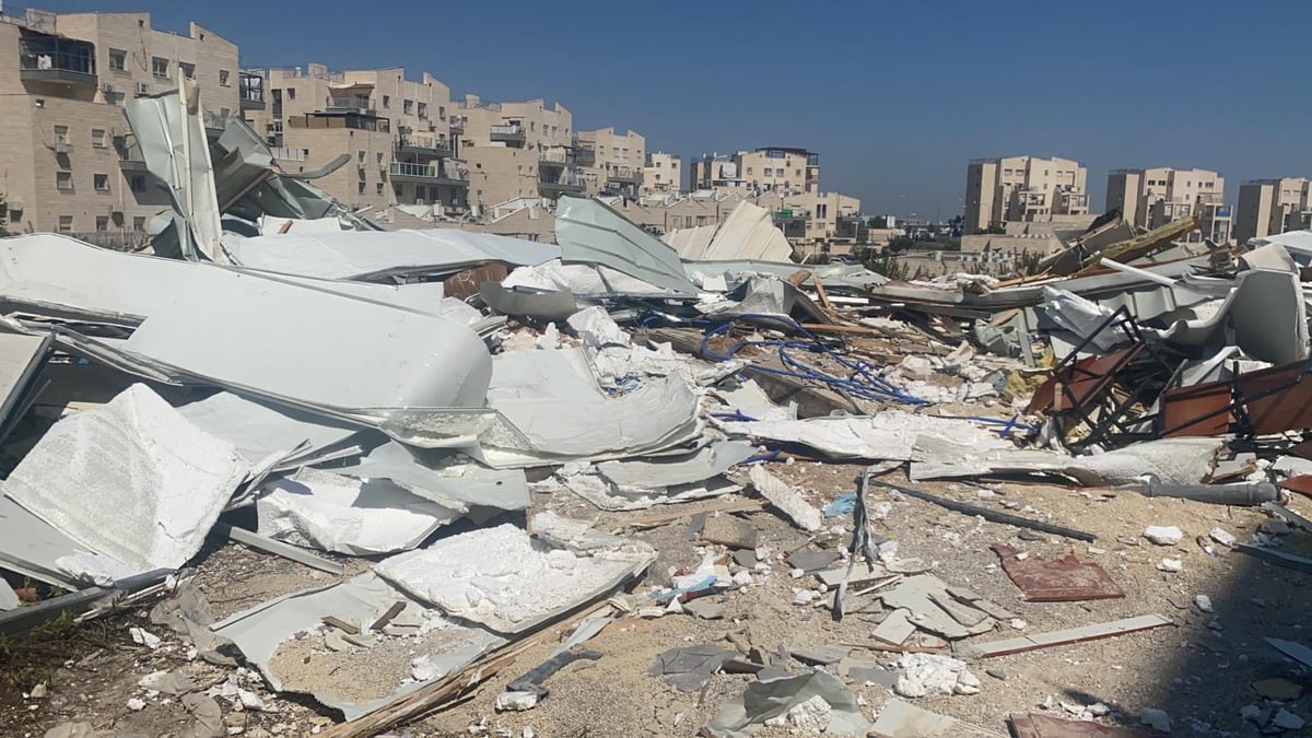 בית שמש: העירייה הרסה בית כנסת עם ספר התורה בפנים