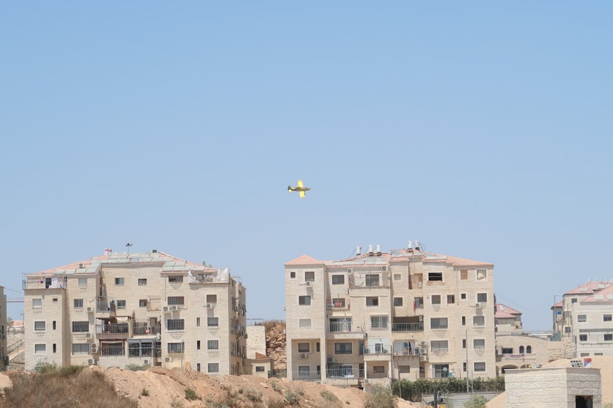 צפו: כוחות כיבוי מכבים להבות ענק בביתר