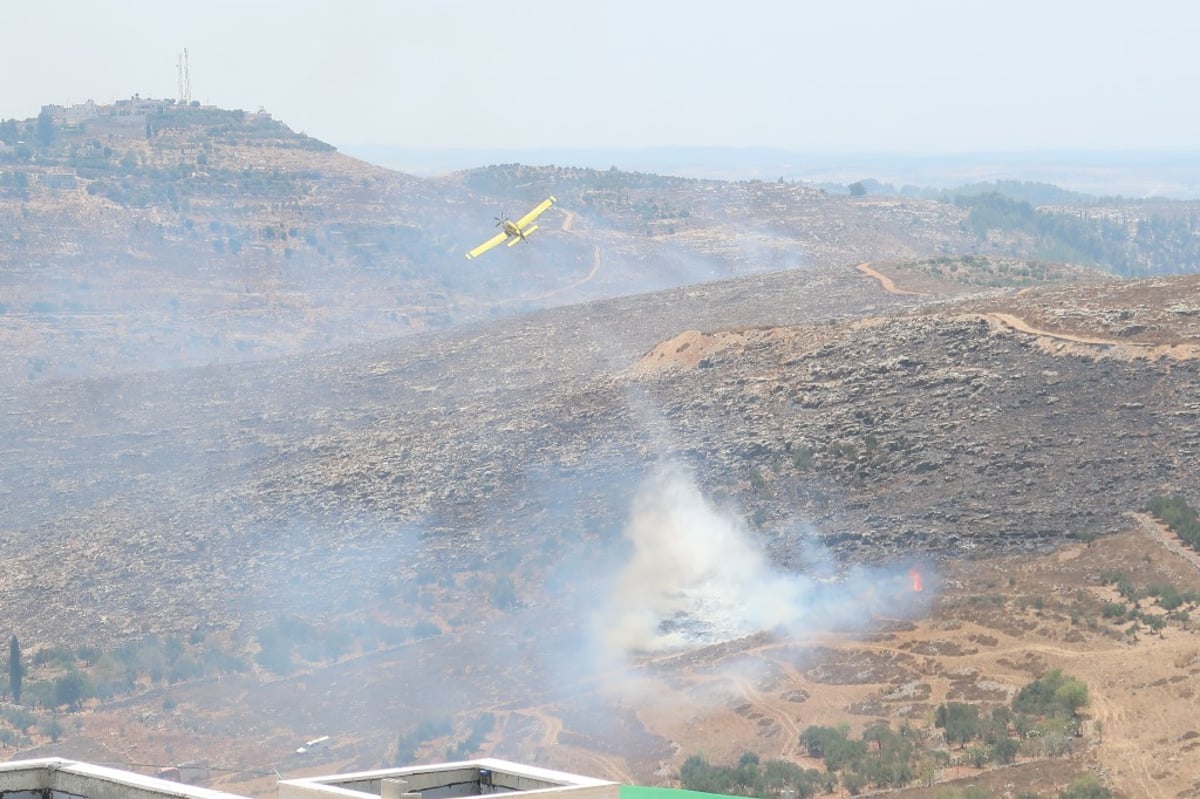 צפו: כוחות כיבוי מכבים להבות ענק בביתר