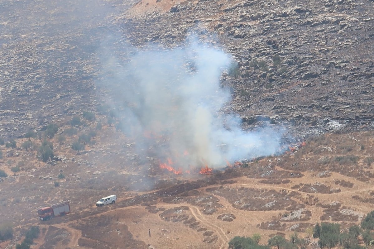 צפו: כוחות כיבוי מכבים להבות ענק בביתר