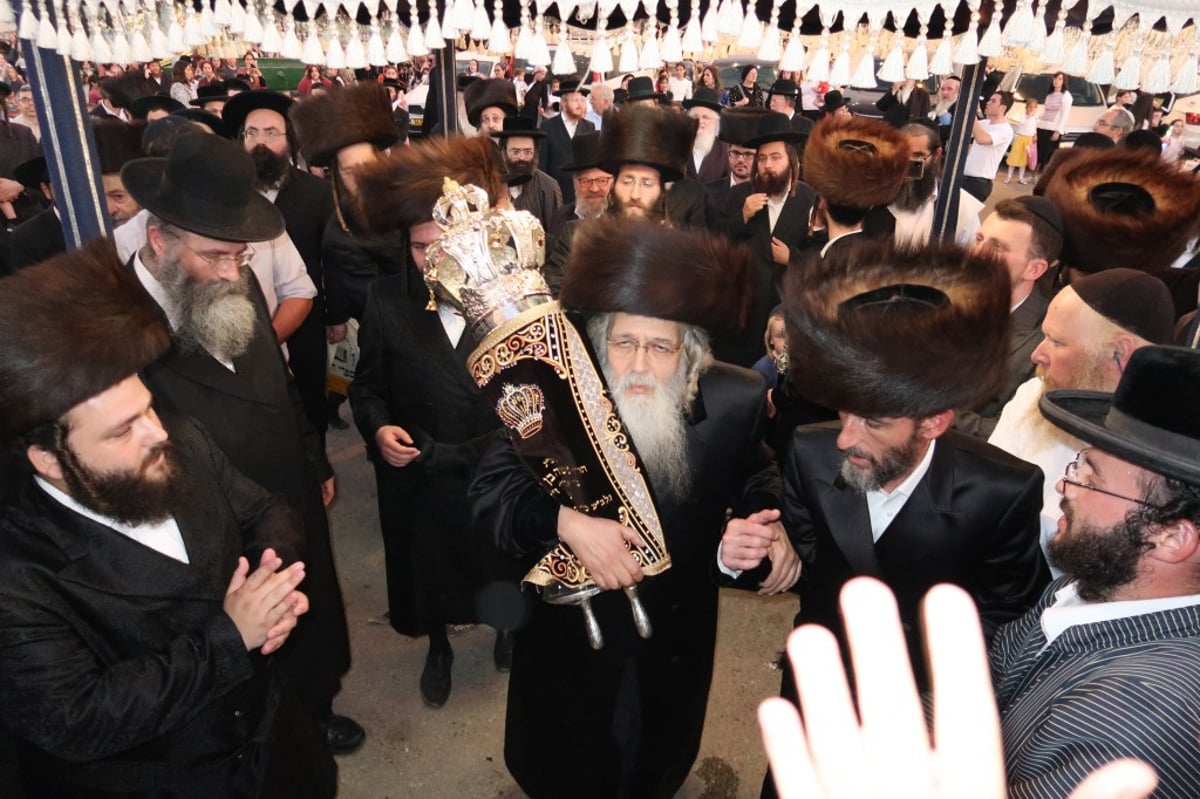 בדז'ירקא בביתר עילית חגגו הכנסת ספר תורה חדש