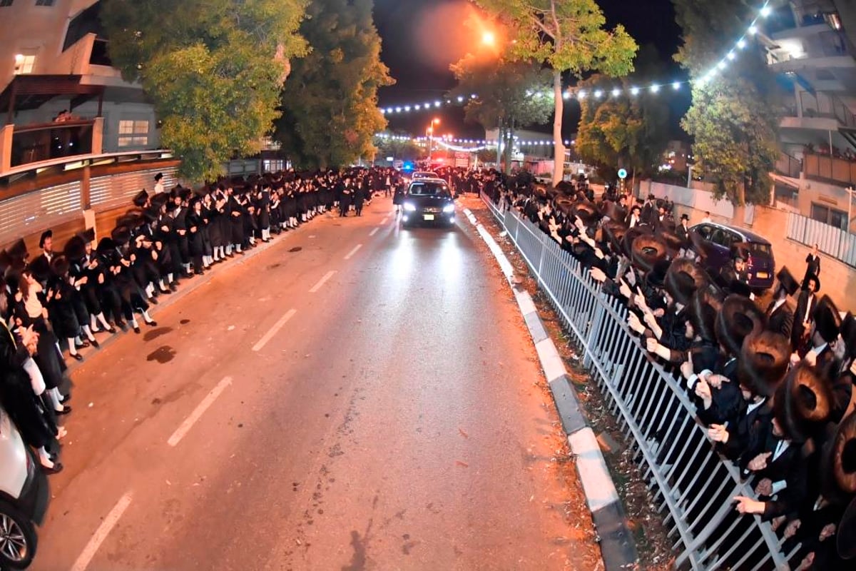 טיש של 5 שעות: חסידי ויז'ניץ שבתו באלעד