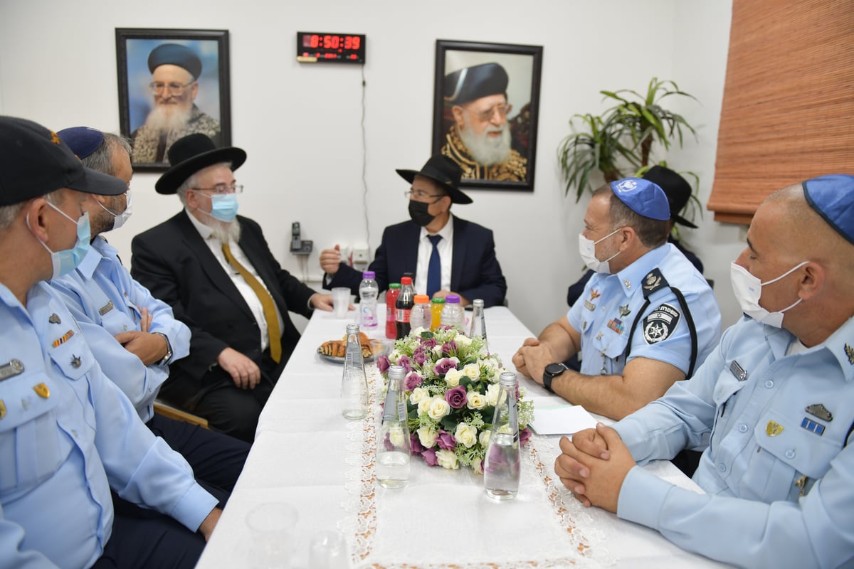 המפכ"ל בתלמוד תורה חרדי: "יש לי עונג גדול" • צפו