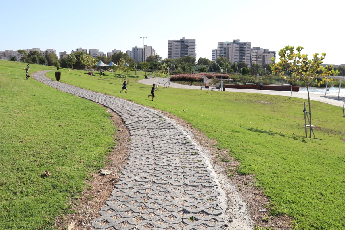 תיעוד קיצי מ"פארק האגם" בעיר הדרומית