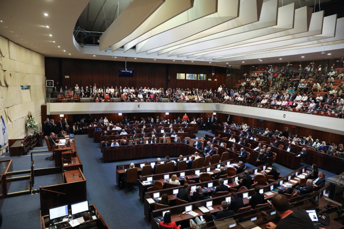 פיצול הועדות אושר; האופוזיציה החרימה