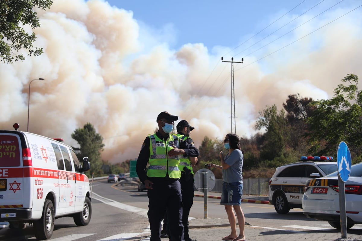 שריפת ענק ליד ירושלים; יישובים שלמים פונו; אין שליטה